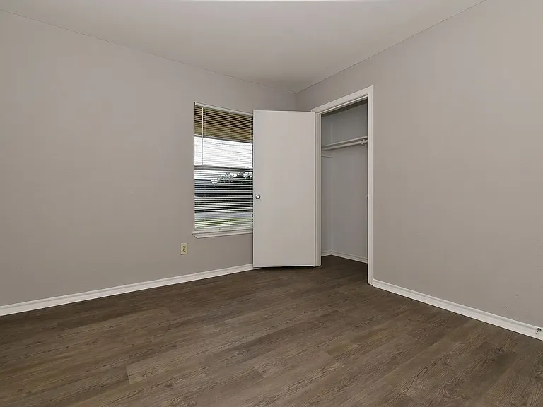 4008 Templeton St — Photo 26