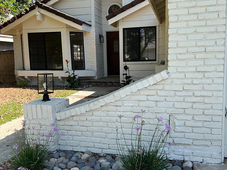 20230 Stagg St — Photo 3