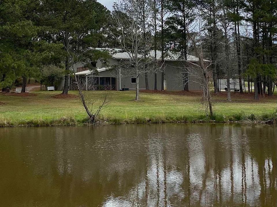 2nd image of 611-611A Fischer Rd