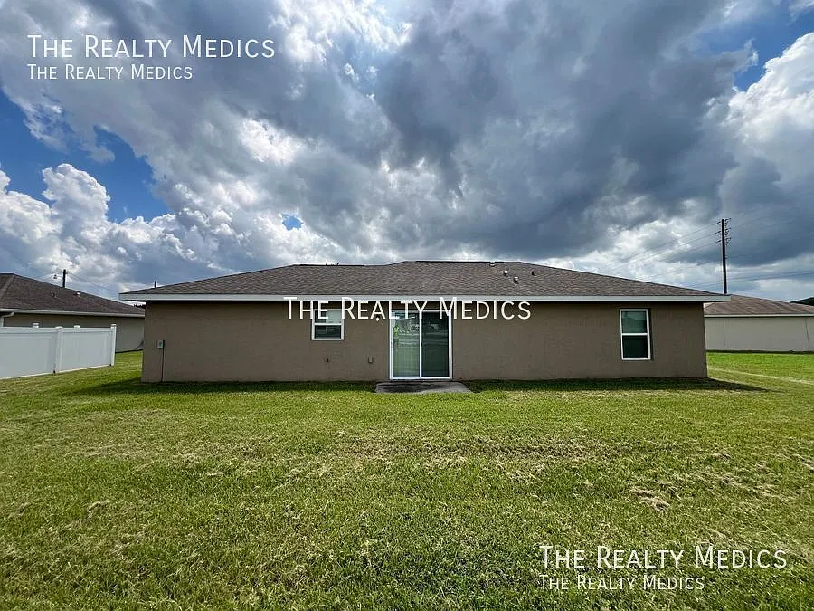 Incredible 3 Bedroom, 2 Bathroom Home In Ocala!! — Photo 4