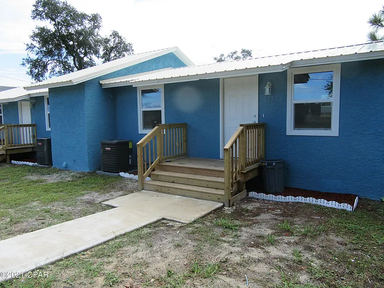 9809 Clarence St — Photo 2