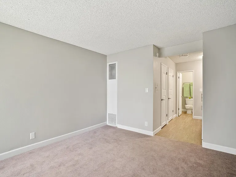5830 Reseda Boulevard — Photo 39