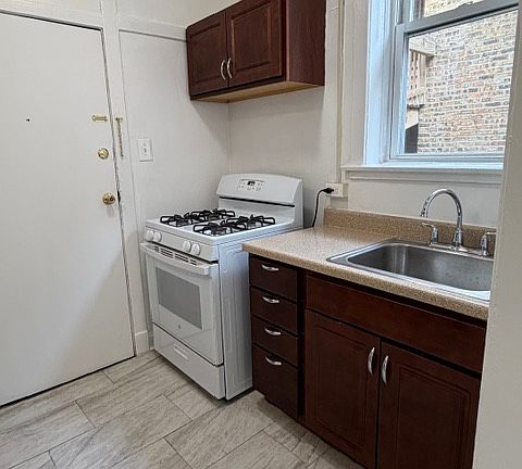 2nd image of 4439 1/2 N Lawndale Ave APT 2