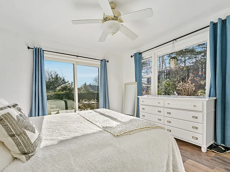 75 Bryan Rd — Photo 17