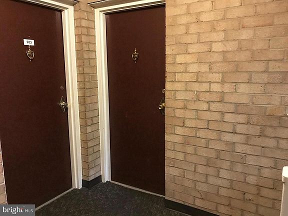 2nd image of 3901 Lyndhurst Dr APT 204