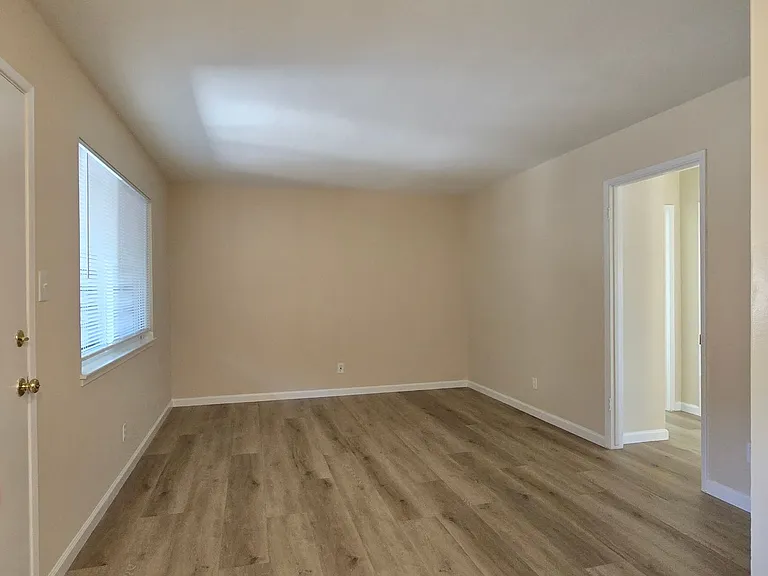 844 Maryann Dr #9 — Photo 4