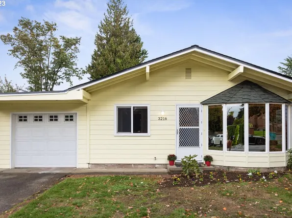 3216 E 29th St, Vancouver, WA 98661