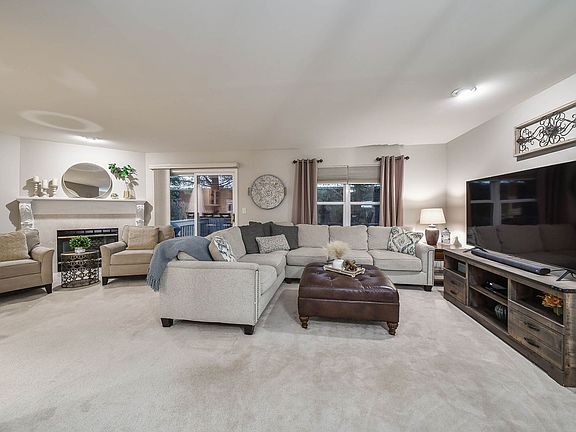 5th image of 2958 Renard Ln