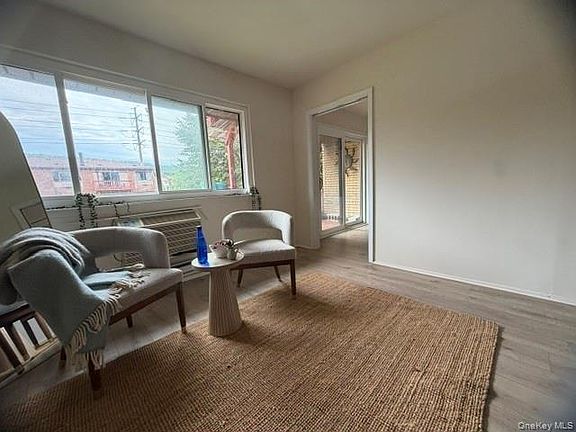 5th image of 351 Richard Court