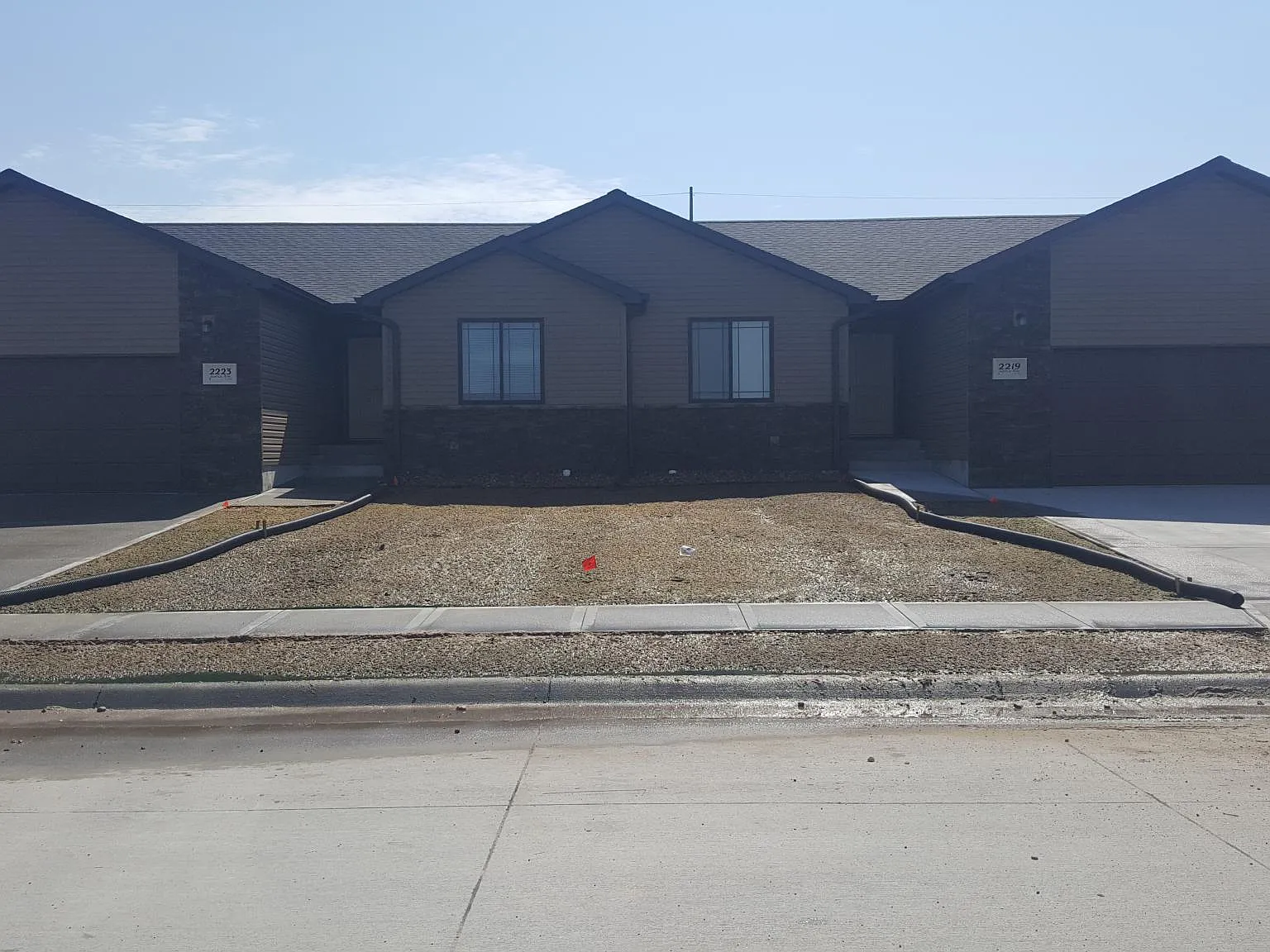 4 bed, 1402 sqft, $2,100 — Photo 1
