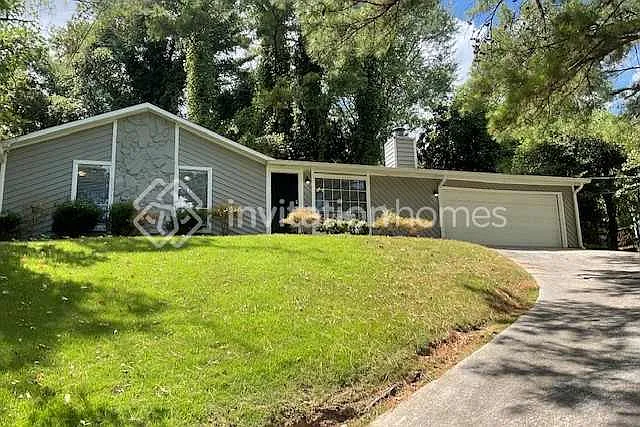 616 Candlewick Ln NW