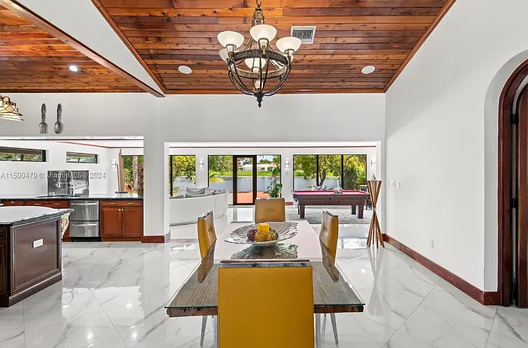 5 bed, 3.5 bath, 5000 sqft, $7,950 — Photo 4
