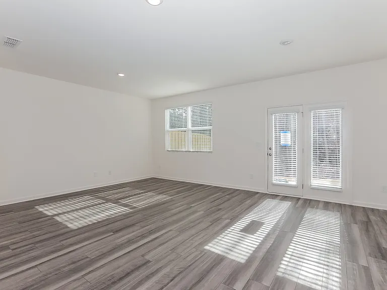 2567 Coventry St SW — Photo 3