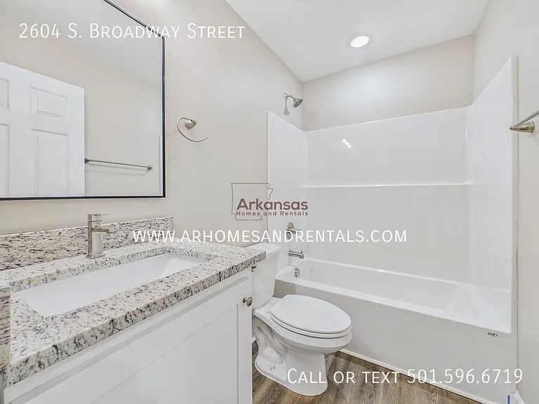 2604 S Broadway St — Photo 8