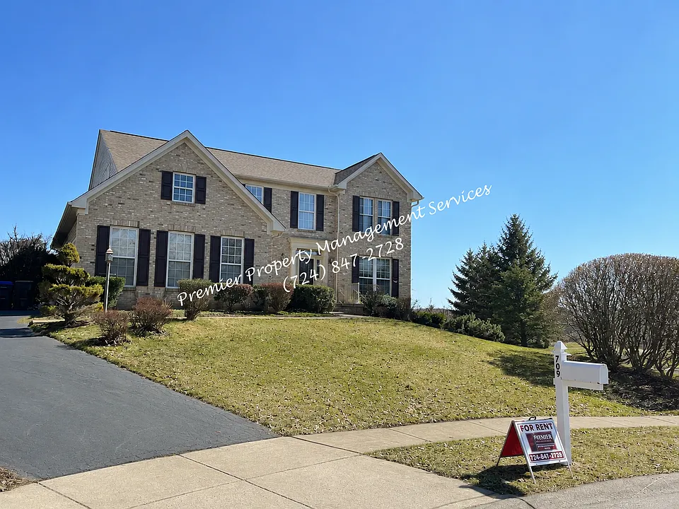 709 Williamsburg Ct