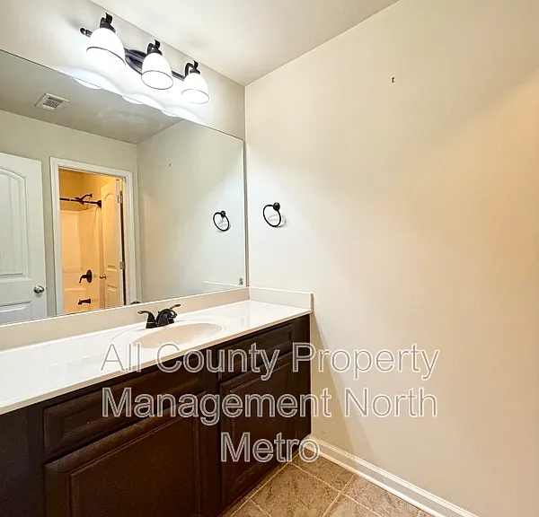 711 Flag St — Photo 11
