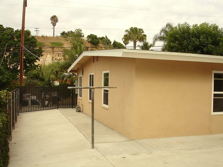 5857 Lynn St — Photo 2