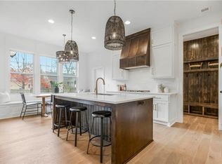 3911 W 68th Ter, Prairie Village, KS 66208