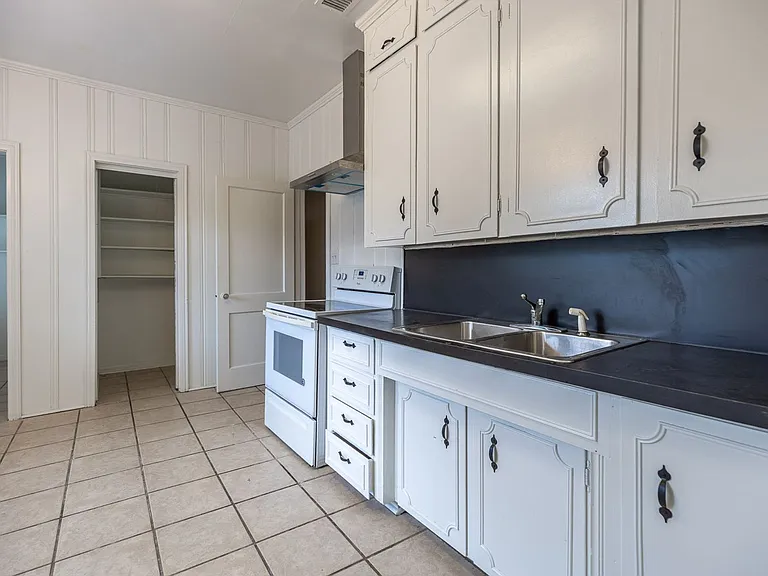 215 W Jessamine Ave — Photo 4
