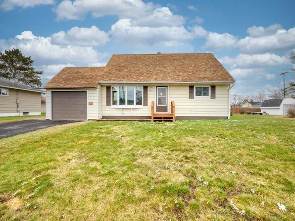 107 Yorkshire Rd, Hoyt Lakes, MN 55750