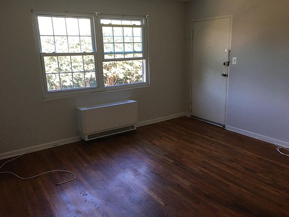 5th image of 2051 N Woodstock St