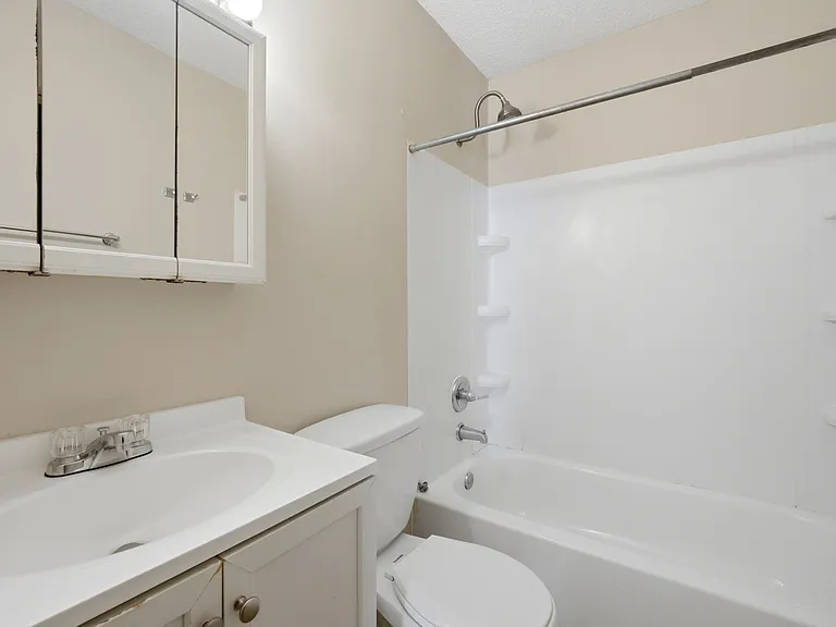 6415 Schoel Ln — Photo 10