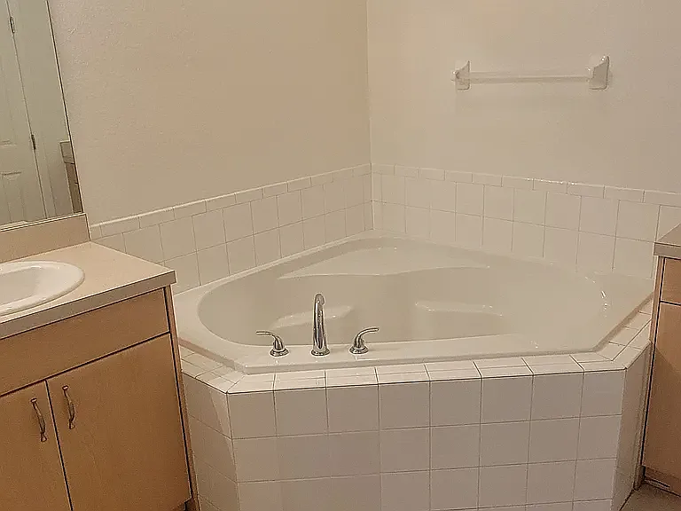 4446 Putnam Ave — Photo 17