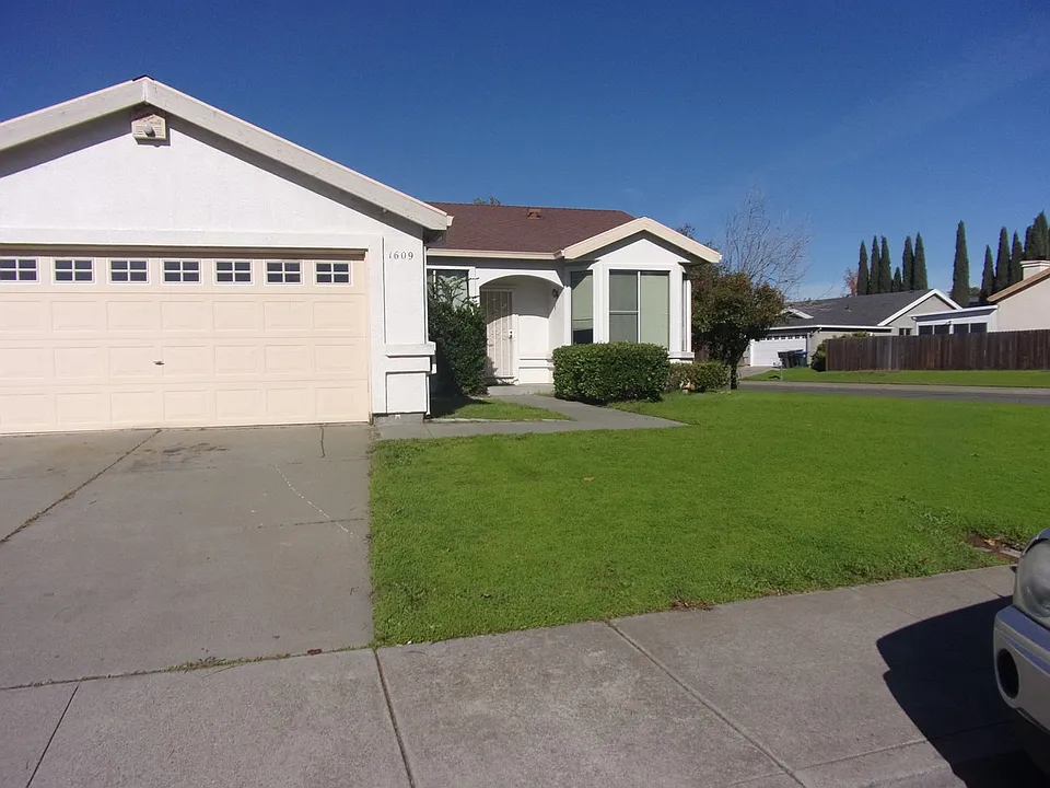 1609 Paseo Flores Dr