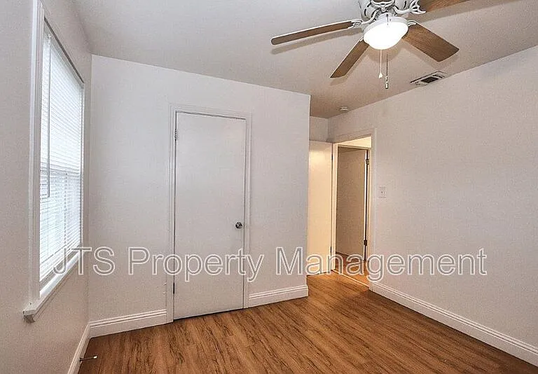 5302 Gordon Dr — Photo 16