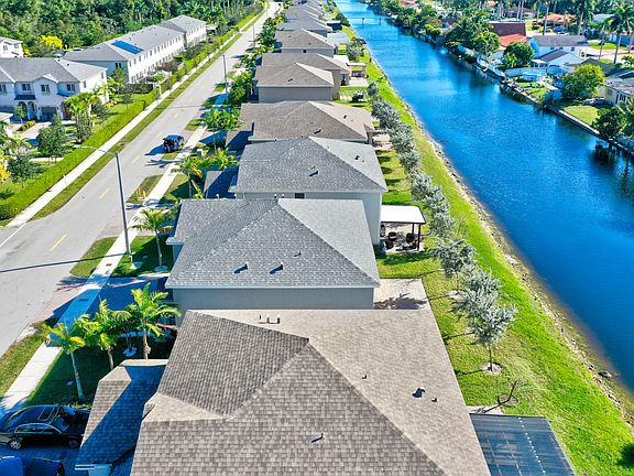 5th image of 1318 NW 208th Street