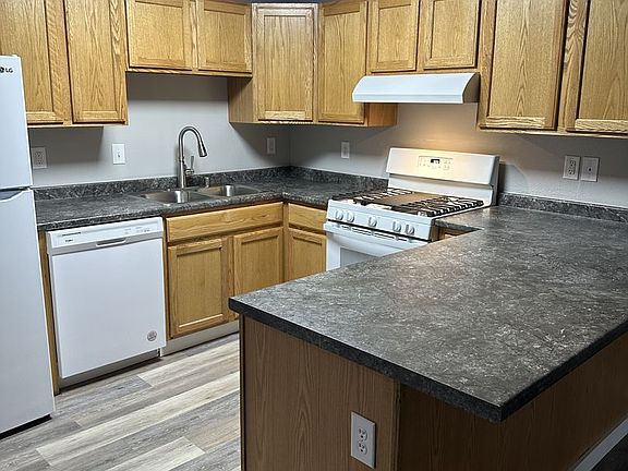 3rd image of 1940 N Creekwood Park Cir #4