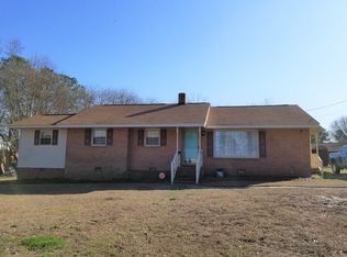 140 Valley Dr, Roanoke Rapids, NC 27870