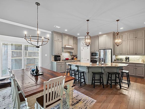 5th image of 120 Eagle Ridge Dr