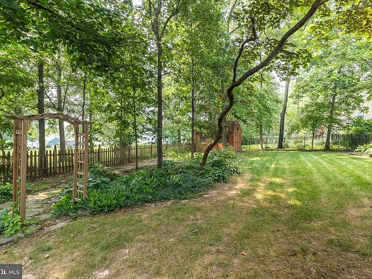 100 Live Oak Dr — Photo 58