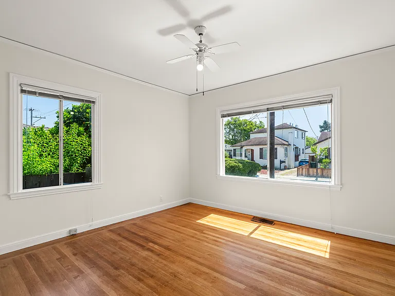 1017 10th Ave #1017 — Photo 7