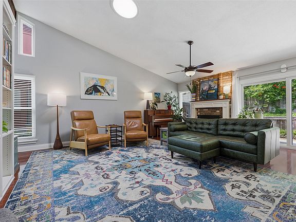 2nd image of 7516 Hemingway St