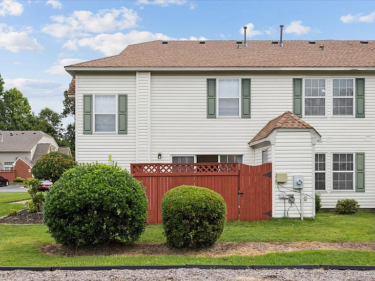 107 Post Oak Rd — Photo 24
