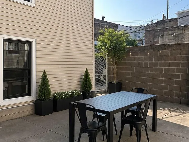 407 Graham Ave #2R — Photo 7