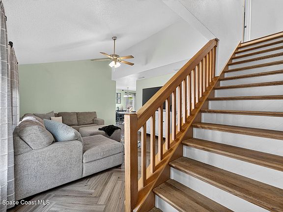 3rd image of 3039 Dunhill Dr