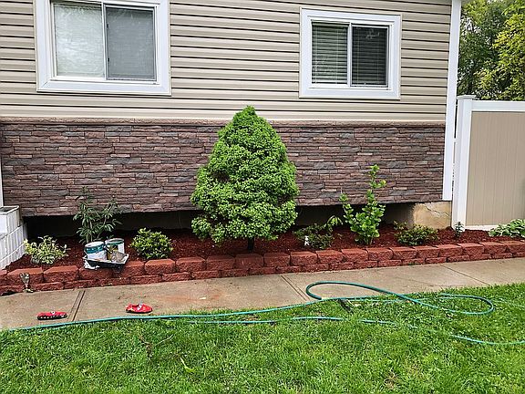 3rd image of 25 Shenandoah Blvd