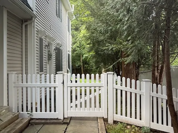 373 Main St #B, New Canaan, CT 06840