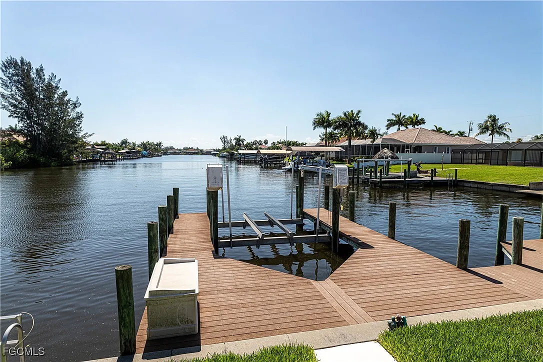 4 bed, 2.0 bath, 2253 sqft, $9,000 — Photo 4