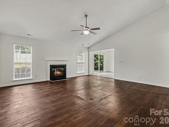 4th image of 3218 Silver Spur Ct