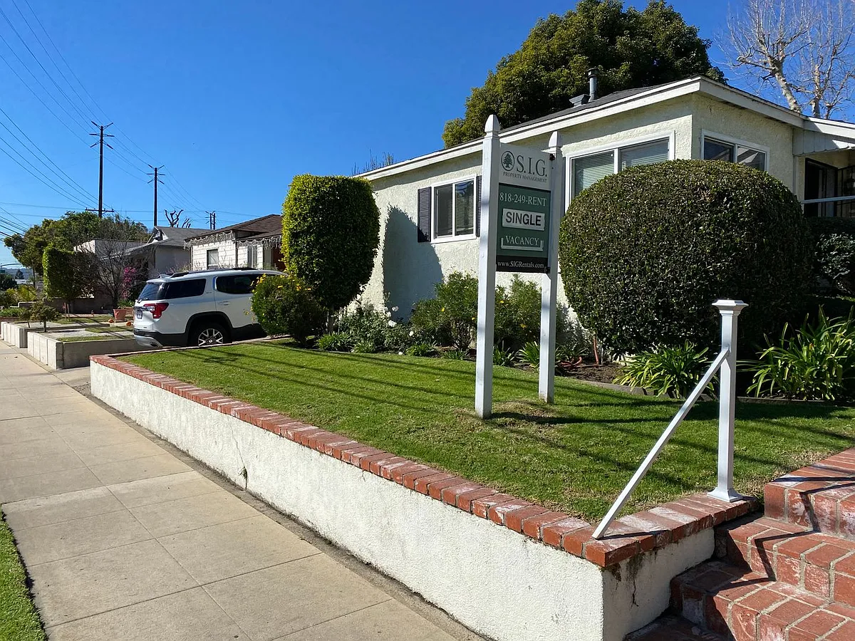 Building Photo - 405 W Alameda Ave #J