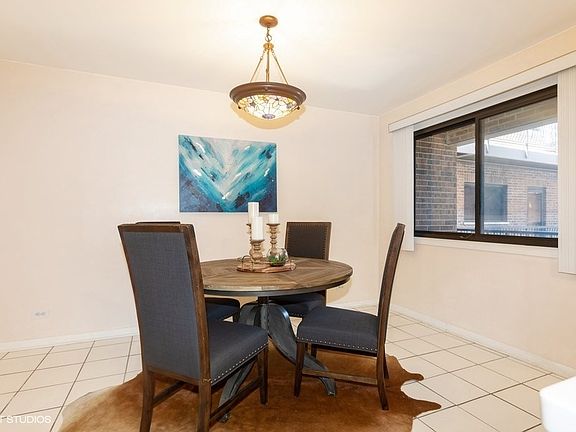 5th image of 1330 N Lasalle St APT 301