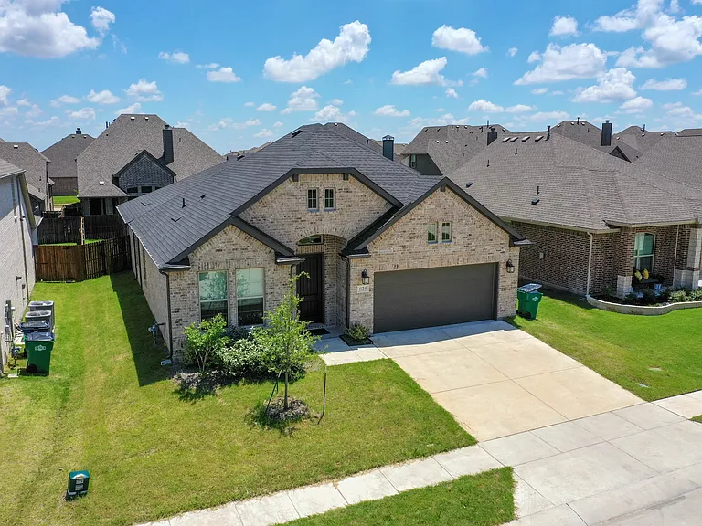 825 Allison Dr — Photo 16