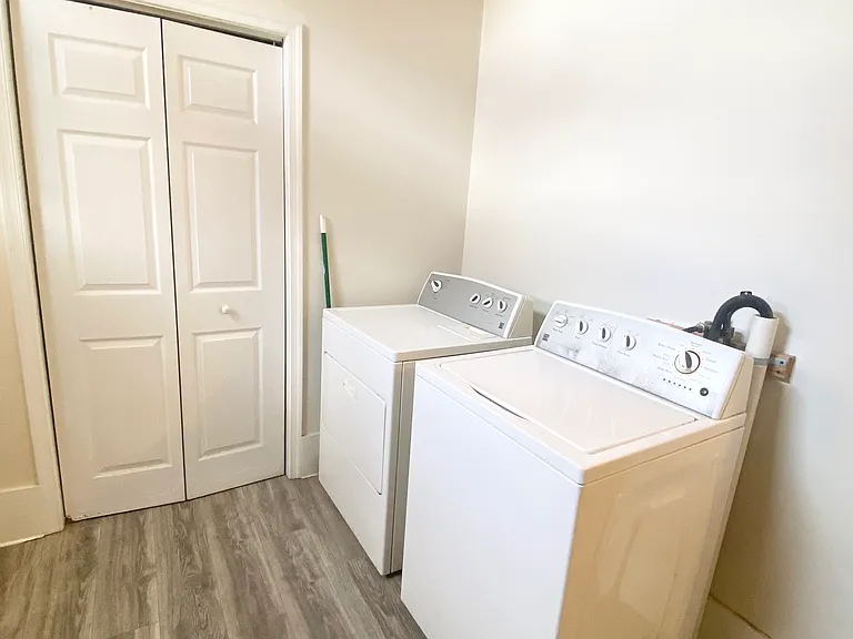 901 Queen St #1F — Photo 8