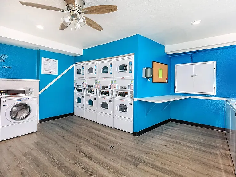 LAUNDRY FACILITY