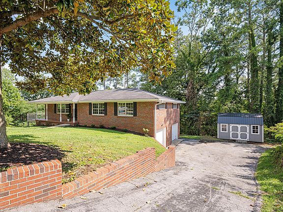 3rd image of 3412 Amber Ave