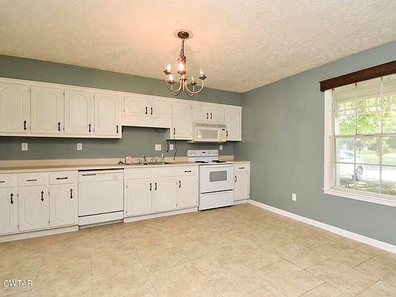 3rd image of 25 Meadowood Dr